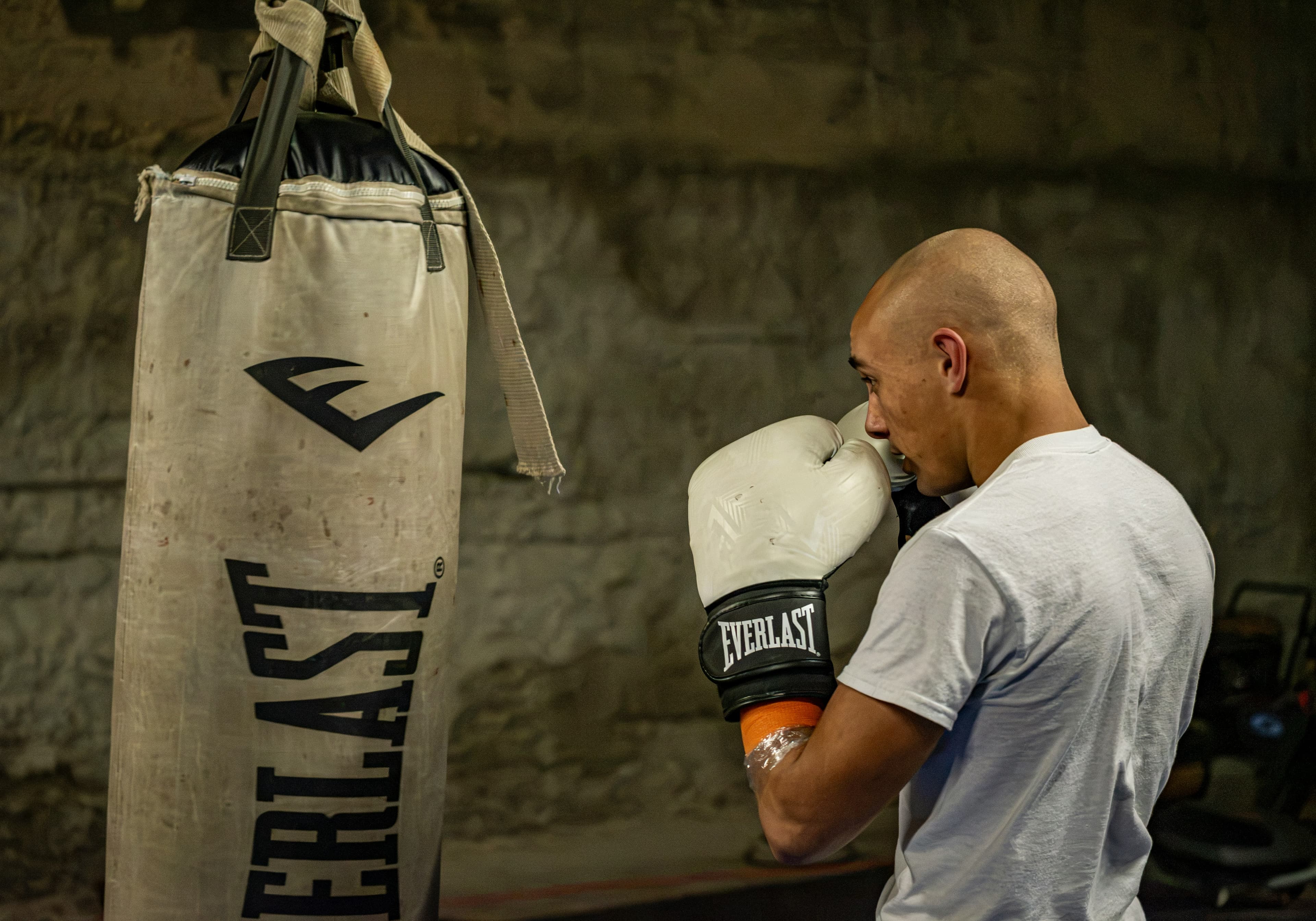 Boxsack in einer Trainingshalle